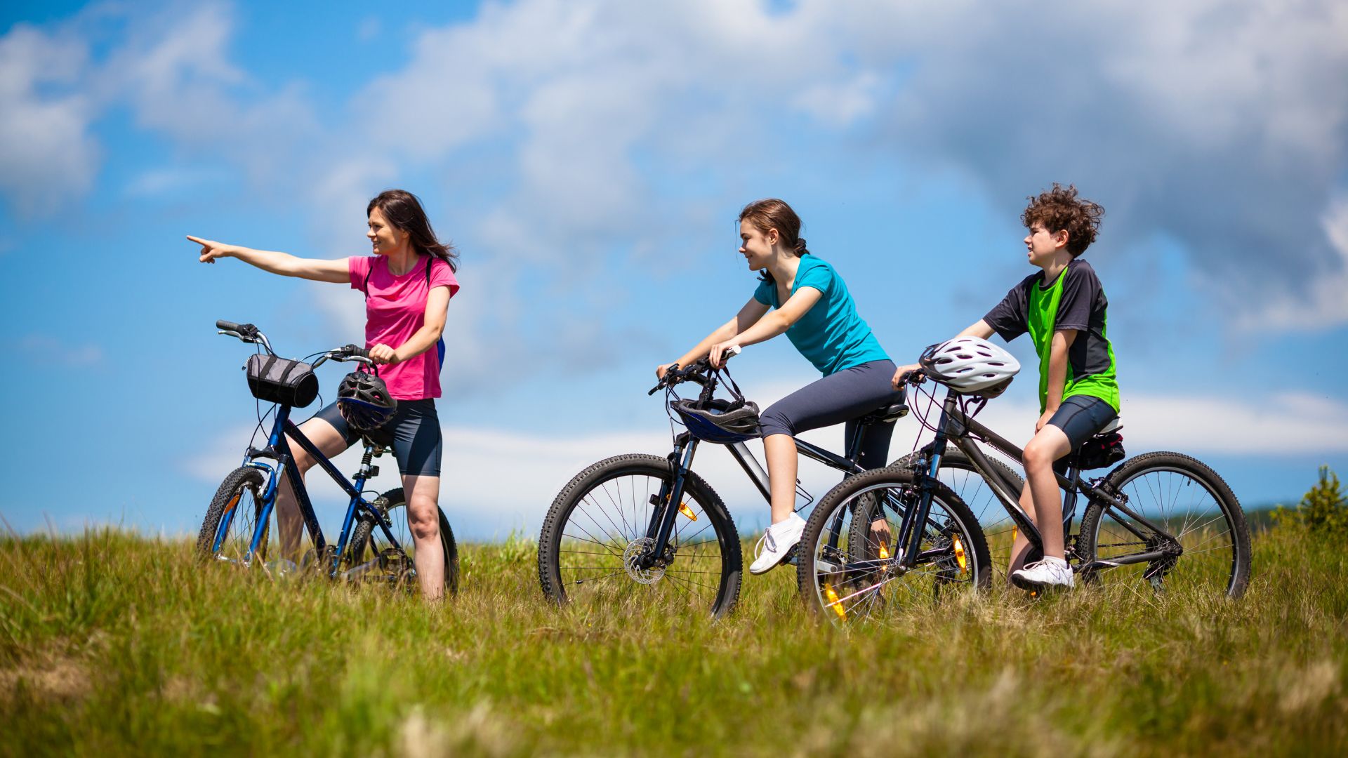 Familia en bicicleta